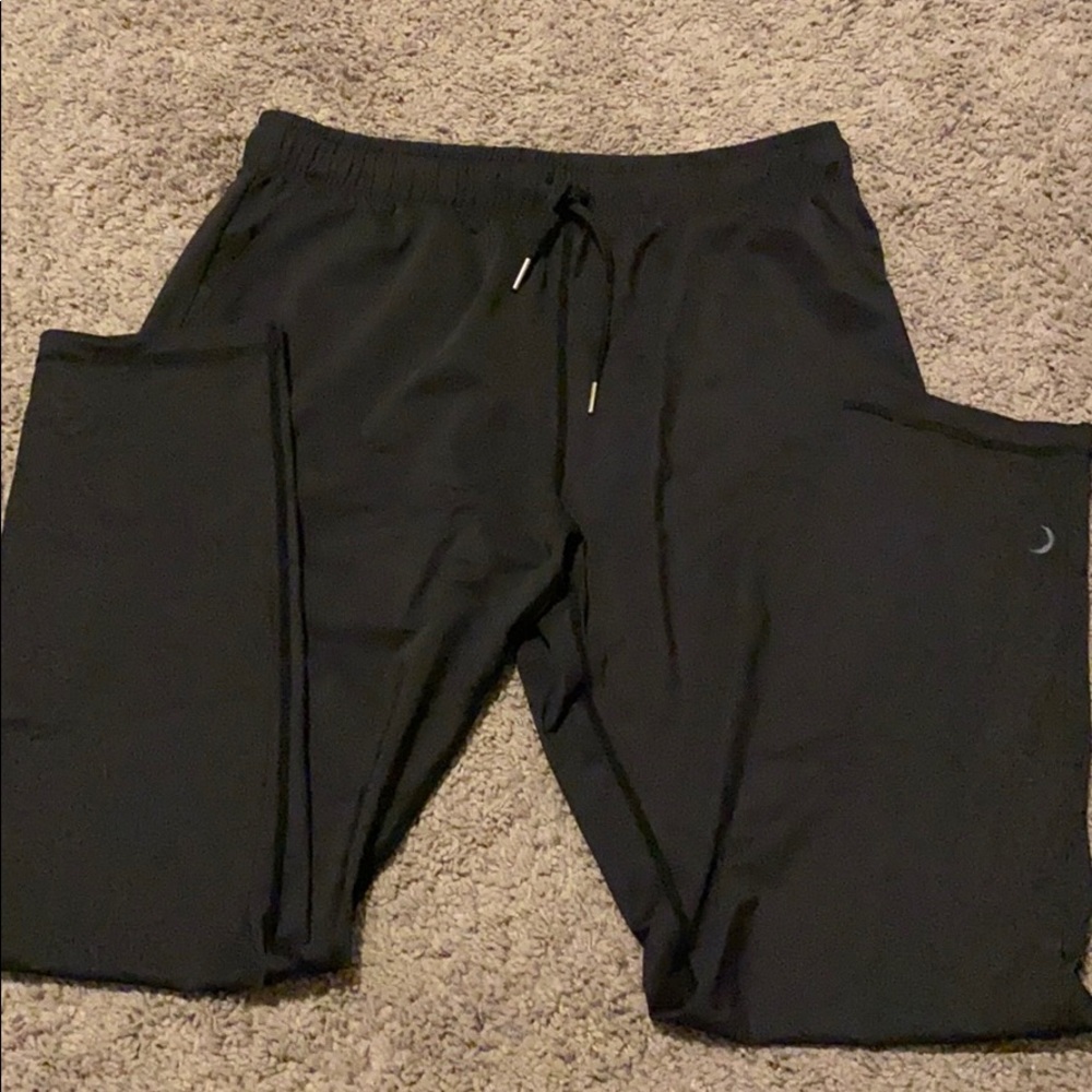 Zyia medium black everywhere pants. EUC.